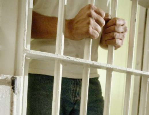 Se ascundea de ispăşirea unei pedepse cu închisoarea